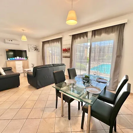 Cydonia Gardens Maisonette With Shared Pool ليماسول