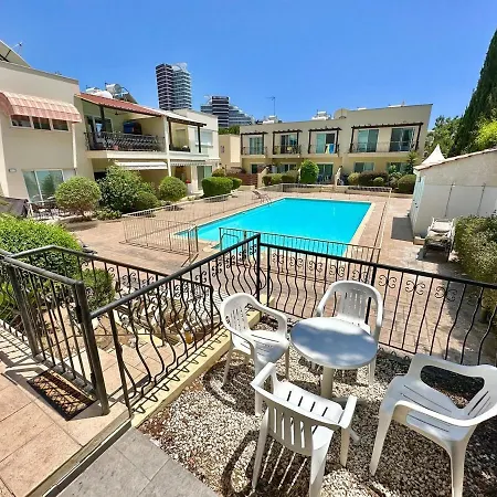 شقة Cydonia Gardens Maisonette With Shared Pool *