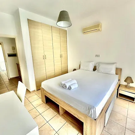 Cydonia Gardens Maisonette With Shared Pool شقة