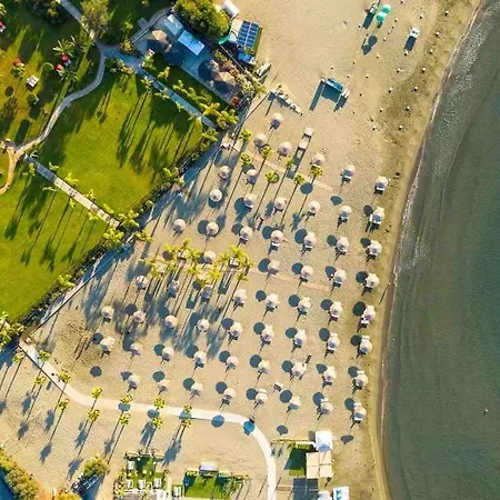 Cydonia Gardens Maisonette With Shared Pool