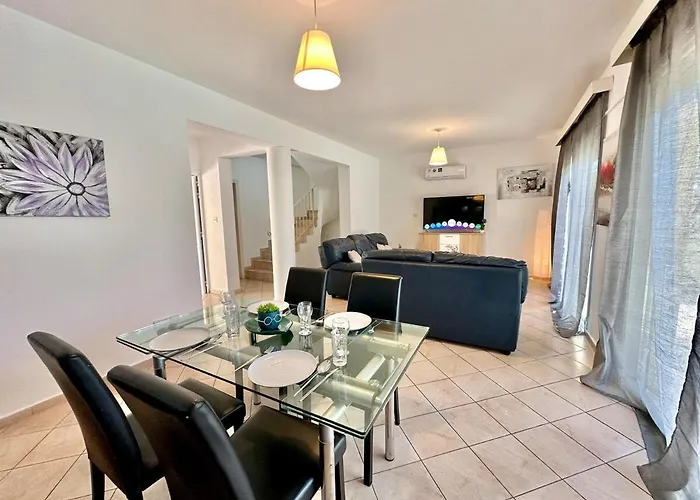 アパート Cydonia Gardens Maisonette With Shared Pool *