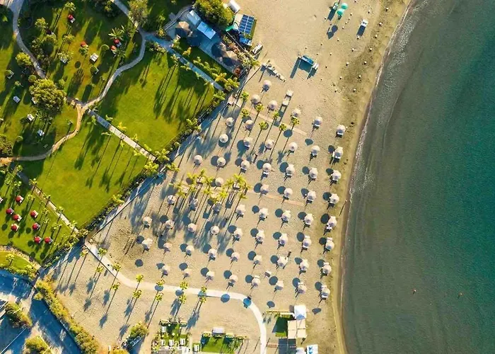 Cydonia Gardens Maisonette With Shared Pool