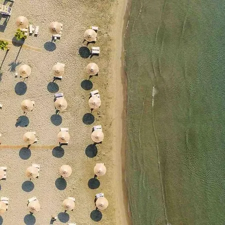 Cydonia Gardens Maisonette With Shared Pool