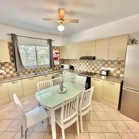 Apartment Cydonia Gardens Maisonette With Shared Pool *