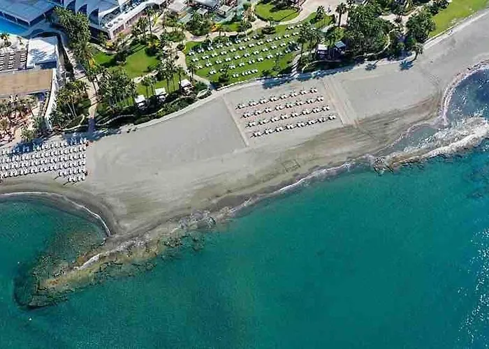 Daire Cydonia Gardens Maisonette With Shared Pool