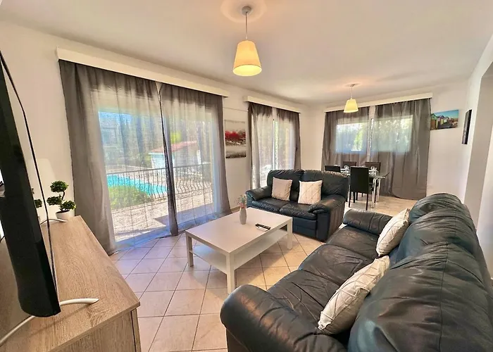 Cydonia Gardens Maisonette With Shared Pool Daire