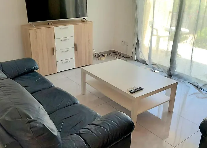 Cydonia Gardens Maisonette With Shared Pool Daire