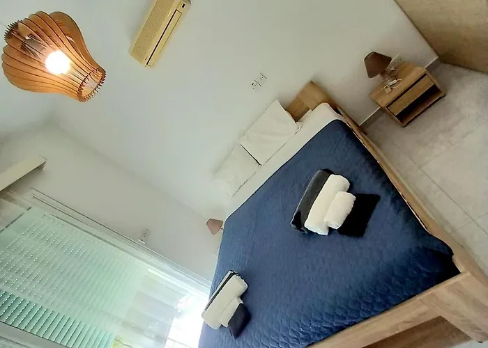 Cydonia Gardens Maisonette With Shared Pool Daire *