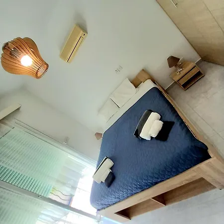 Cydonia Gardens Maisonette With Shared Pool Apartment *